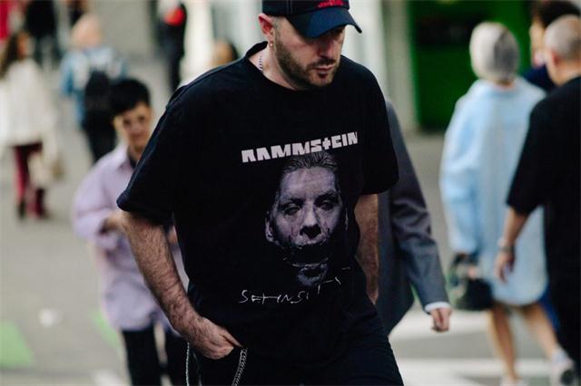 Vetements 推出全新 Rammstein 连帽衫，一如既往的 Oversize 版型