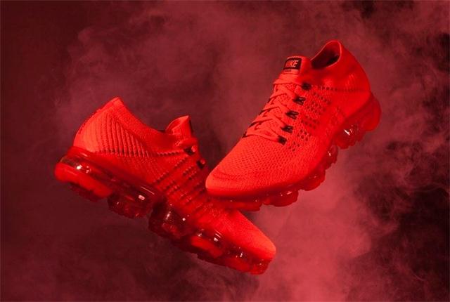 陈冠希在 ins 宣布 CLOT x Nike Air Vapormax 即将补货，惊艳的一抹红！